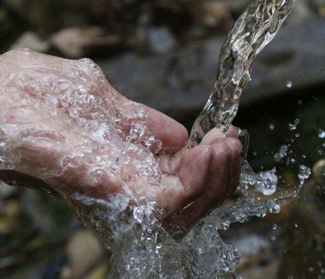 Stratégies d&rsquo;hydratation post-trail pour une meilleure récupération